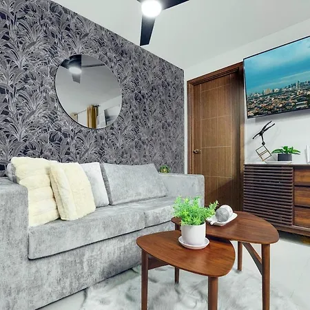 Lux Condo, Bay View, Mall Access